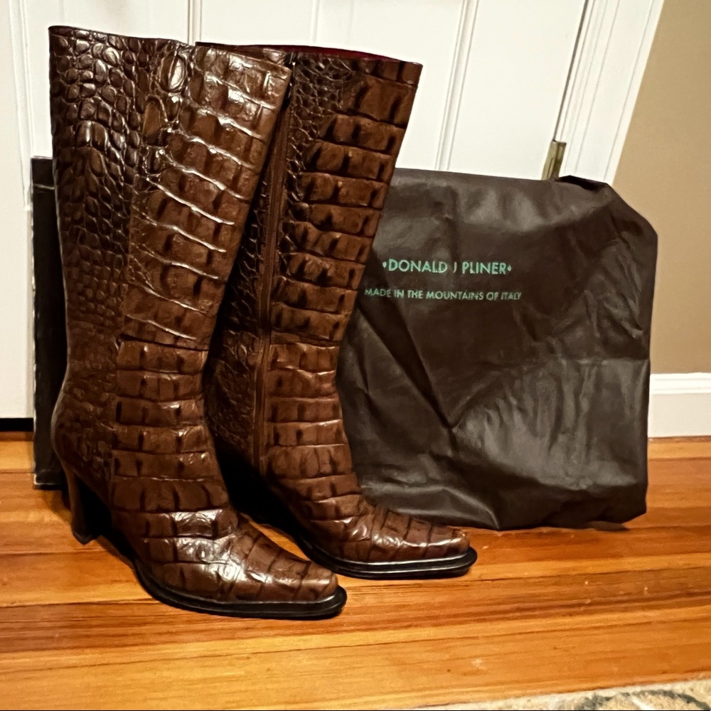 Donald J Pliner sz 8 Gator boots